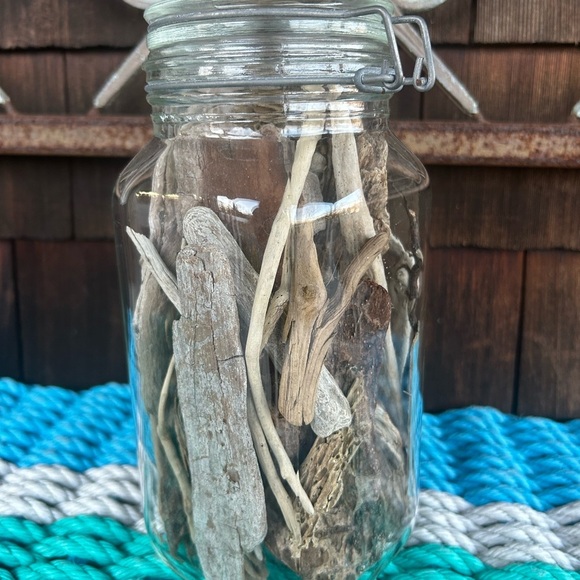 Montauk drift wood handpicked from the beaches of Montauk in a vintage jar - Picture 4 of 7